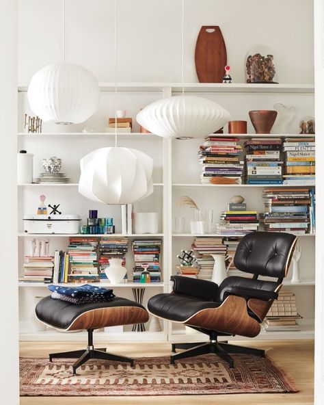 Nelson Bubble, White Lanterns, Nelson Bubble Lamp, Bubble Lamps, White Pendant Light, Bed In Living Room, George Nelson, Ray Eames, Mode Design