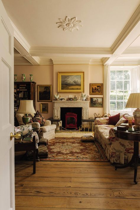 English Country Interiors, Duchess Of Devonshire, English Interior, English Country Decor, Country House Interior, English Decor, English Country Style, Country Cottage Decor, Cottage Furniture