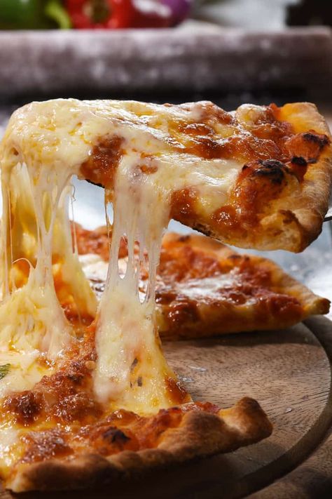 Variety Of Pizza, Pizza Extra Cheese, Big Pizza Slice, Pizzeria Uno Deep Dish Pizza, Unique Pizza Recipes, Brooklyn Pizza, Cheesy Pizza Aesthetic, Cheese Crust Pizza, Making Pizza Dough