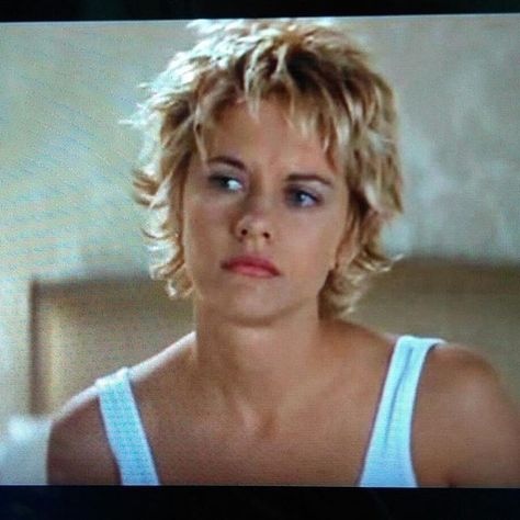 Meg Ryan Short Hair, Megan Ryan, Wavy Shag, Meg Ryan Hairstyles, Tan Skin Blonde Hair, Short Red Hair, Shaggy Short Hair, Short Shag Hairstyles, Shag Haircuts