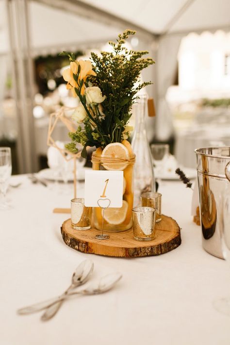 Yellow Boho Wedding, Rustic Wedding Bar, Modern Country Wedding, Bordeaux Wedding, Wedding Reception Rustic, Wedding Rustic Chic, Wedding Centerpieces Rustic, Yellow Wedding Ideas, Wedding Farmhouse