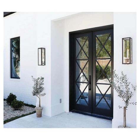 Black Double Doors, Black Front Doors, Real Estat, Black Doors, Design Exterior, Exterior Home, Home Exteriors, Entrance Doors, Doors And Windows