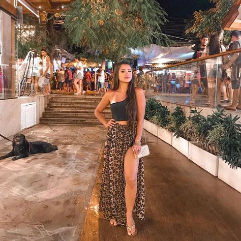 Animal Print Beach Outfit, Leopard Beach Outfit, Trendy Leopard Print Beach Bottoms, Chic Leopard Print Beach Dress, Goa Dress, Casual Leopard Print Flowy Skirt, Goa Outfits, Chique Outfit, Honeymoon Outfits