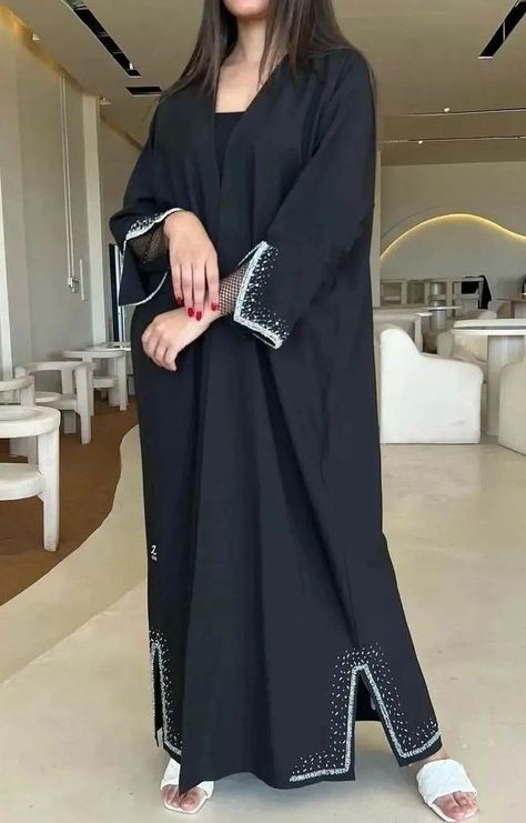 Abayas For Weddings, Modest Outfits Muslim, Outfits Muslim, Abaya Designs Latest, Mode Kimono, Luxury Lifestyle Fashion, Trendy Shirt Designs, Muslim Outfits Casual, Winter Fashion Outfits Casual