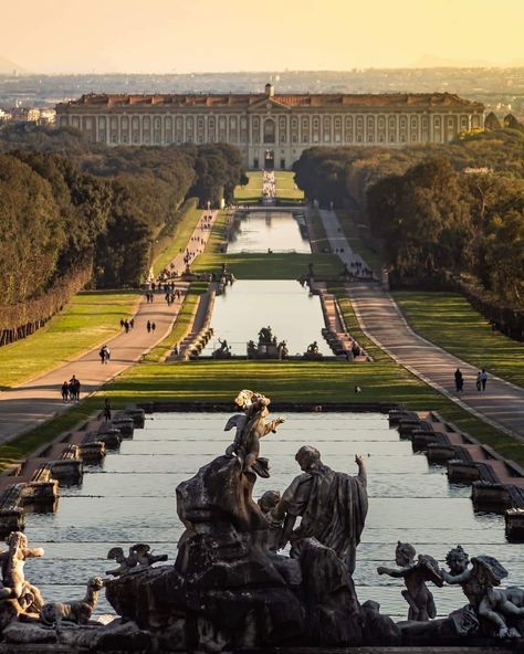 The world famous Reggia di Caserta, a UNESCO site 🥰🇮🇹 Palace Of Caserta, Caserta Italy, Italy In May, Live In Italy, Places To Visit In Italy, Best Places In Italy, Visiting Italy, Italy Vibes, Cities In Italy