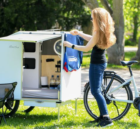 All-aluminum ebike camping trailer makes for tiniest, homiest micro RV Micro Camper Trailers, Small Motorhomes, Bicycle Camping, Powered Bicycle, Bike Camping, Carbon Monoxide Detector, Bike Trailer, Electric Tricycle, Command Center