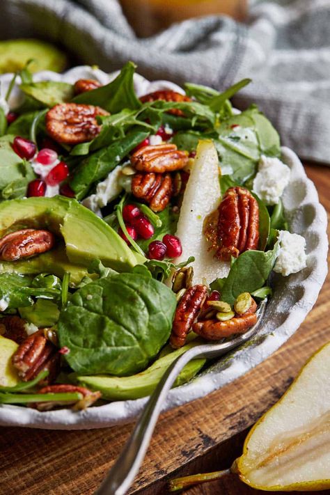 Pear and Goat Cheese Salad With Candied Pecans Easy Winter Salad, Salad With Candied Pecans, Candied Pecans For Salad, Winter Salad Recipes, Winter Picnic, Cheese Alternatives, Make Ahead Salads, Pear Salad, Seasonal Produce