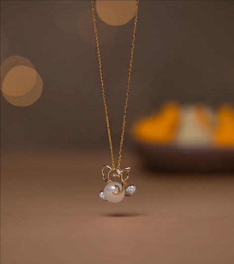 Simple Dollar Chain Gold Indian, Golden Pendent Design, Small Pearl Chains Indian Gold, Mangalsutra Pendent Designs Gold, Loket Sets Gold Design, Pendent Set Gold, Pendent Design, Pretty Gold Necklaces, Ganesh Pendant