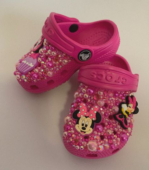 Minnie Mouse Birthday Party Decorations, Minnie Mouse Birthday Decorations, Bedazzled Shoes, Crocs Fashion, Minnie Mouse Outfits, Rhinestone Projects, Minnie Party, Minnie Mouse Birthday Party, Mini Mouse