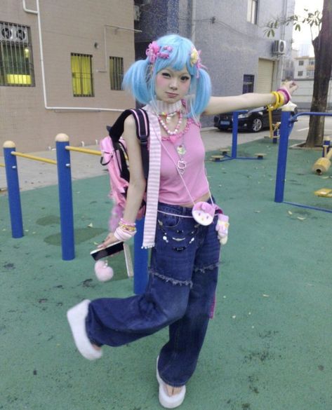 2000s Harajuku Street Fashion, Hyper Pop Outfit, Cute Kidcore Outfits, Hyperpop Aesthetic Fashion, Harajuku Pfp, Kawaii Outfits Ideas, Decora Outfits Aesthetic, Harakuju Fashion, Aliencore Outfit