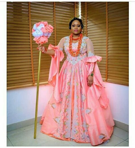 Lovely Efik traditional dress with coral beads. Calabar Traditional Attire, Efik Traditional Attire For Women, Efik Traditional Attire, Efik Bride, Traditional Dress For Men, Lace Asoebi Styles, Lace Asoebi, Bridal Outfit Ideas, African Bride