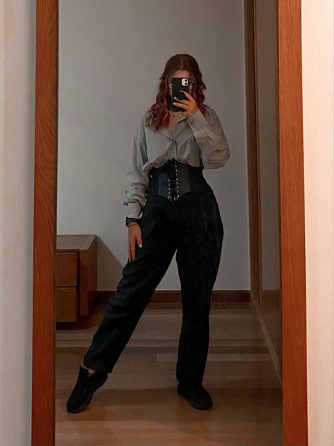 A corset + oversized shirt + black jeans = perfect combo! It might look like you’re a pirate, but also like a badass 😌 . . #oversizedshirt #outfit #outfitoftheday #outfitinspo #outfitinspiration #lookoftheday #corset #blackjeans #altstyle #pirate Outfits With Underbust Corset, Corset Belt With Jeans, Corset Modern Outfit, Corset Outfit With Pants, Masc Corset Outfit, Belt Corset Outfit, Pants And Corset Outfit, How To Style A Corset Belt, Winter Corset Outfit