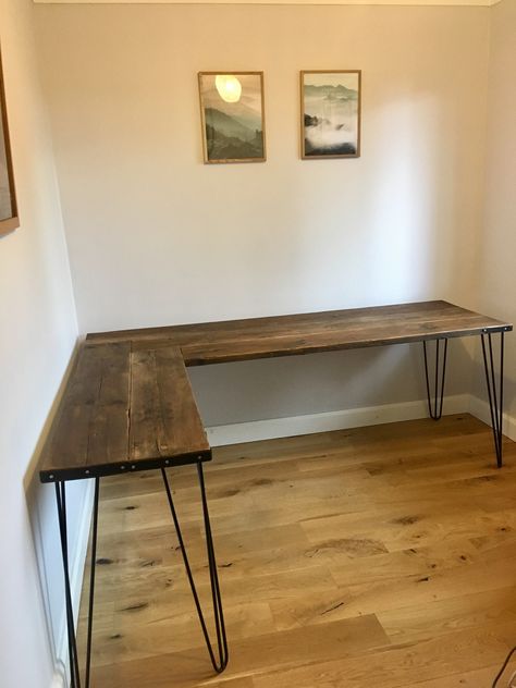 Homemade corner scaffolding board desk with hairpin legs Pallet Corner Desk, Desk With Hairpin Legs Diy, Hairpin Leg Table Diy, Scaffold Board Desk, Corner Desk Home Office, Homemade Desk, Hairpin Leg Desk, Wood Corner Desk, Diy Corner Desk