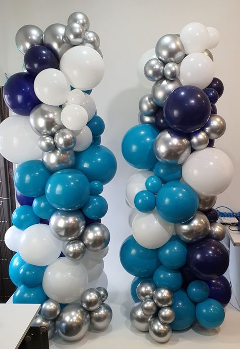 Balloon Garland On Pillars, Blue And White Balloon Columns, Ballon Tower Ideas, Balloon Entry, Event Entrance Design Entryway, Balloon Columns Ideas, Balloon Pillars, Silver Garland, Balloon Bouquet Diy