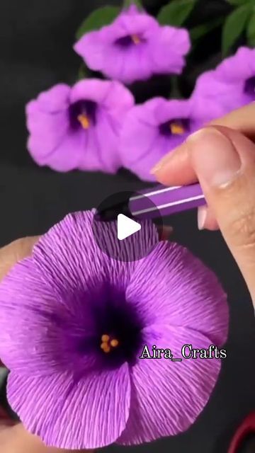 Making Crepe Paper Flowers, Making Flowers With Crepe Paper, Diy Flower Making Ideas, How To Make Flowers From Crepe Paper, Cray Paper Flowers Diy, Crepes Paper Flowers, Diy Flower Making, Crap Paper Flower, Flowers Making Crafts Paper