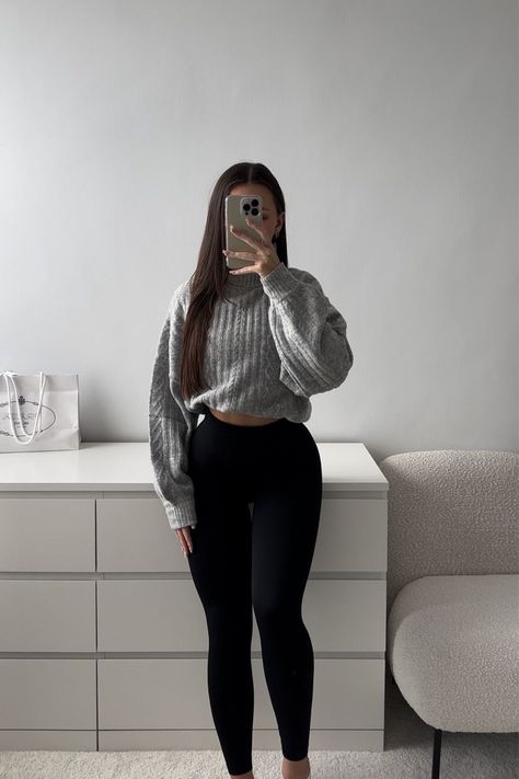 Winter Leggings Outfit, Girls Legging Outfits, Cute Outfits For Going Out, Cute Highschool Outfits, Leggings Outfit Winter, Outfit Hacks, Leggings Outfit Casual, Trendy Outfit Ideas, Pose Fotografi