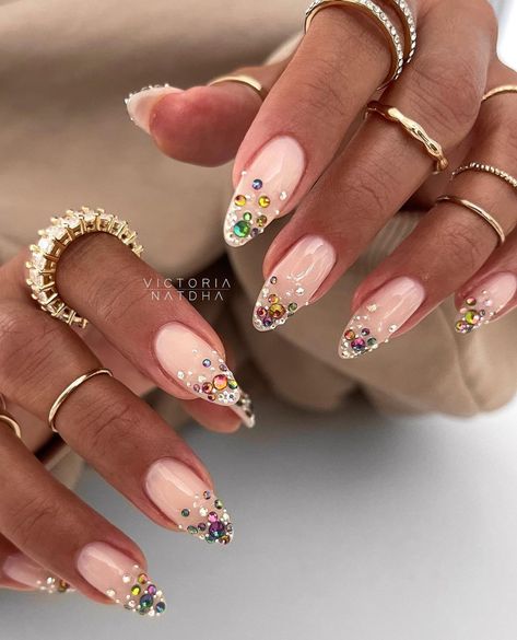 Nail Art With Rhinestones Simple, Jeweled French Tip Nails, Unique Almond Nails, Trendy Almond Nails, Paznokcie Hello Kitty, Almond Gel Nails, Kutek Disney, Almond Acrylic, Colourful Nails