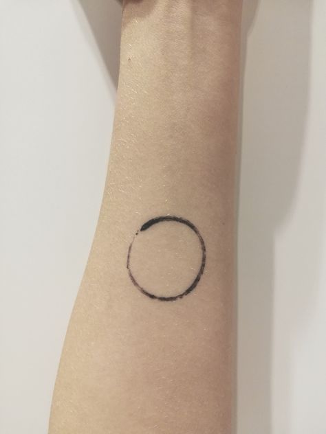 minimalistic tattoo enso. forearm,  circle, karma⚫⚪🔄 Karma Circle Tattoo, Ouroboros Tattoo Minimalist, Enso Circle Tattoo, Circle Of Life Tattoo, Karma Tattoo Design, Enso Tattoo, Tattoo Karma, Circle Tattoo Design, Ankle Tattoo Men