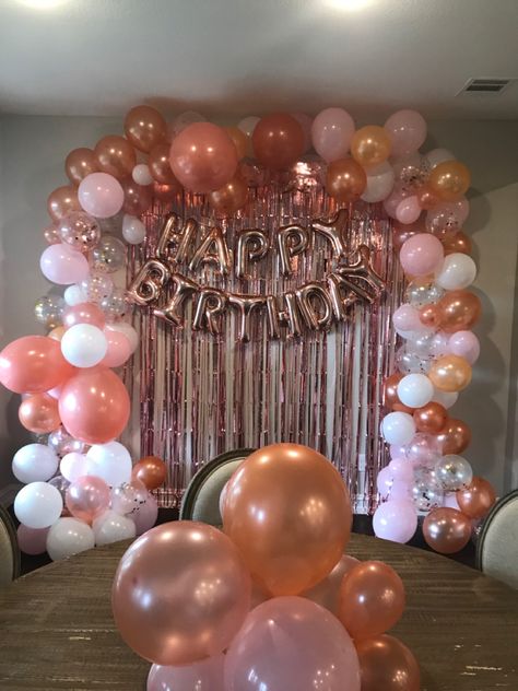 Simple Debut Ideas At Home Filipino, 15 Birthday Party Decorations, Pretty Birthday Decor, 21 Birthday Set Up, 18th Birthday Party Ideas Decoration Rose Gold, Simple Birthday Themes For Women, Pink And Gold 21st Birthday Party, 13th Bday Cake Ideas, Anniversaire Rose Gold