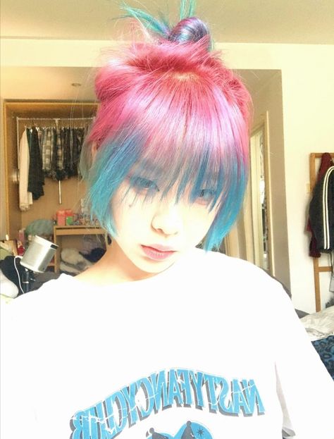 Hair Dye Inspiration Short Hair, Pink And Blue Hair Dye Ideas, Light Blue And Pink Hair, Pink And Mint Hair, Angel Ring Hair Dye, Pink To Blue Hair, Tips Of Hair Dyed, Haircolor Ideas For 2023, Aesthetic Hair Dye