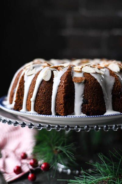 Cranberry Swirl Coffee Cake Sour Cream Coffee Cake Recipe, Breakfast Tea Party, Cranberry Coffee Cake, Delicious Breakfast Casserole, Yummy Casserole Recipes, Sweet Glaze, Overnight Breakfast Casserole, Oatmeal Cake, Sour Cream Coffee Cake