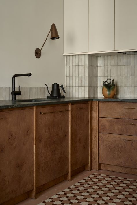 Ashe Leandro Kitchen, White And Brown Wood Kitchen, Unique House Remodel Ideas, Small Apartment Flooring, Apartment Renovation On A Budget, 2024 Kitchen Inspiration, Tiles Floor Kitchen, Copenhagen Interior Design, Simple Small Kitchen