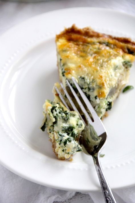 Spinach Artichoke Quiche - Emma's Little Kitchen Frozen Artichoke Recipes, Spinach Artichoke Quiche, Buffalo Chicken Zucchini, Artichoke Quiche, Vegetarian Quiche, Paleo Vegetarian, Breakfast Quick, Make Ahead Brunch, Vegan Casserole