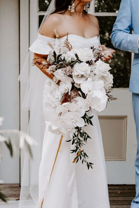 White Wedding Bouquets, Unique Flower, Wedding Mood, Bride Bouquets, Bridal Flowers, Flower Bouquet Wedding, Wedding Florist, Chic Wedding, Our Girl