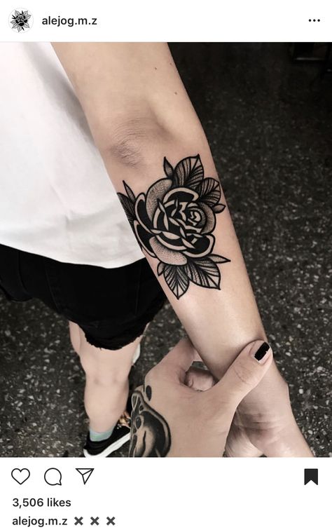 Tattoo Ideas For Men Back, Minimalist Tattoo Back, Tattoo Ideas Female Finger, Finger Tattoo Minimalist, Tattoo Ideas Flower, Drawing Tattoo Ideas, Tattoo Patchwork, Tattoo Leggings, Tattoo Tiny