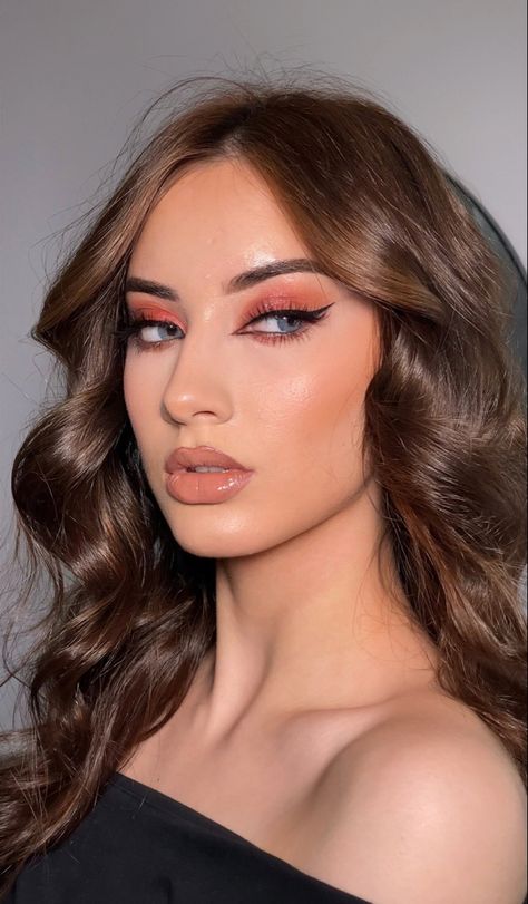 Peach Dress Makeup, Peachy Glam Makeup, Peach Inspired Makeup, Peach Colour Eye Makeup, Earthy Makeup Looks, Makeup For Peach Lehenga, Peach Toned Makeup, Earthy Makeup, Peachy Makeup Look