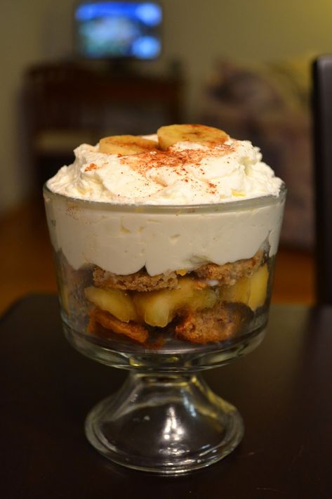 Bananas Foster Trifle Healthy Trifle, Rum Pound Cake, Parfait Recipes, Individual Desserts, Bananas Foster, Trifle Recipe, Creative Desserts, Sweet Recipes Desserts, Health Desserts