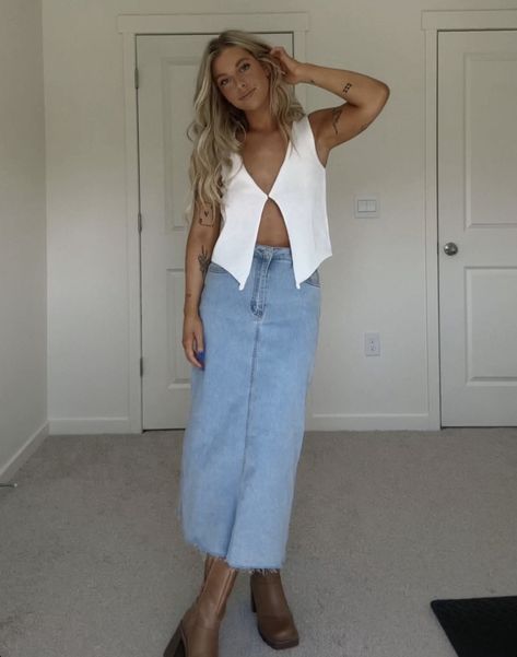 Denim Skirt Nashville Outfit, Strapless Shirt Outfits, Nashville Outfit Inspo Summer, Coastal Cowgirl Going Out Outfit, Fall Nashville Outfits Going Out, Western Denim Skirt Outfit, Coastal Cowgirl Skirt Outfit, Outfit Ideas For A Concert, Austin Texas Outfits Summer