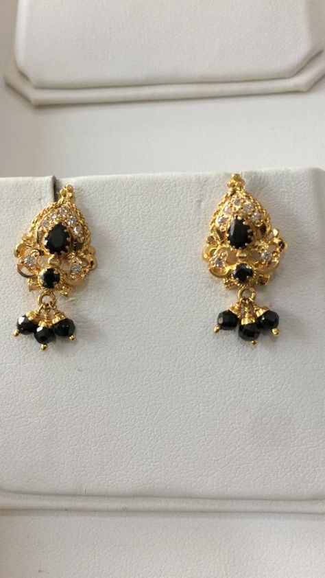 Black Beads Earrings, Gold Jewelry Prom, Small Earrings Gold, Black Beads Mangalsutra Design, Gold Earrings Models, New Gold Jewellery Designs, Diamond Earrings Design, Gold Bridal Jewellery Sets, Gold Necklace Indian Bridal Jewelry