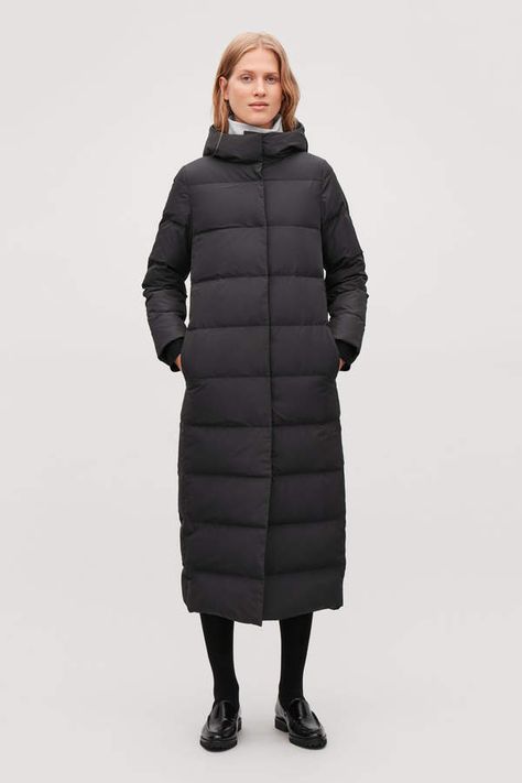 Cos HOODED LONG PUFFER COAT Korean Long Puffer Jacket, Long Parka Outfit, Cos Outfit, Fashion Tips For Men, Long Puffer Jacket, Puffer Coats, Long Puffer Coat, Long Puffer, Winter Parka