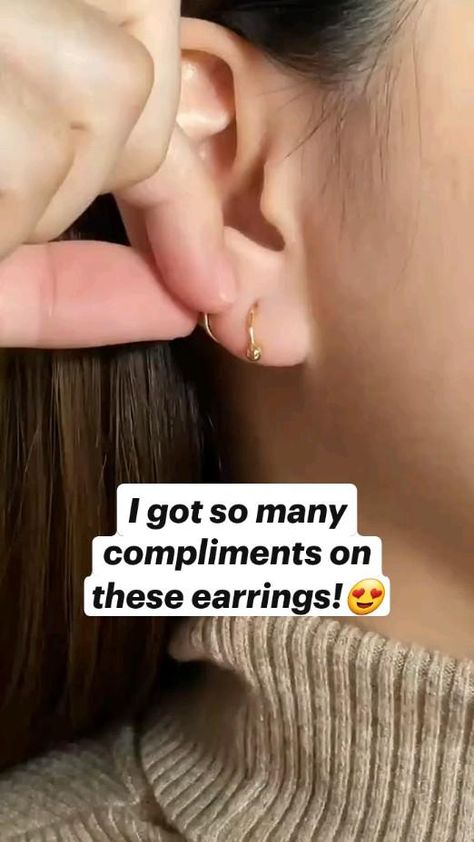 Ear Piercings Indian Style, Earrings Aesthetic Indian, Ear Piercings Indian, Earings Piercings Aesthetic, Ear Piercing Ideas Aesthetic, Jewellery Hacks, Gold Earrings Aesthetic, 2 Ear Piercings, Piercings Ear