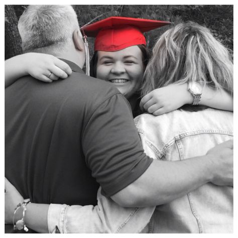 Grad pic with parents #senior #graduation #pictures Senior Photos With Family, Senior And Mom Pictures, Senior Pictures With Family, Family Senior Pictures, Senior Picture Ideas With Family, Grad Pictures With Family, Senior Picture With Parents, Graduation Picture Ideas With Parents, Grad Photo Ideas With Family