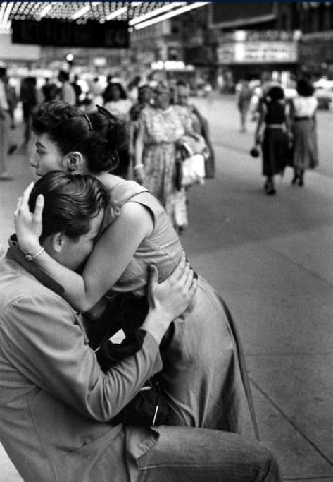 Street Embrace, New York City, Photo by Ruth Orkin, 1948-50 Vivian Maier Street Photographer, Ruth Orkin, Vivian Mayer, Helen Levitt, Mary Ellen Mark, Edward Steichen, Berenice Abbott, Diane Arbus, Edward Weston