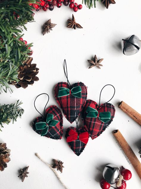 Scottish Christmas Ornaments, Traditional Scottish Christmas Decorations, Scottish Christmas Decorations, Tartan Crafts, Mini Presents, Welsh Christmas, Scottish Christmas, Celtic Christmas, Sewing Project Ideas