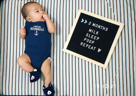 Baby Monthsary Photo Ideas, Baby Photo Frames, Baby Toms, Lifestyle Newborn Photos, Baby Milestones Pictures, Baby Milestone Photos, 3 Month Baby, Milestone Pictures, Nursery Wall Art Printable