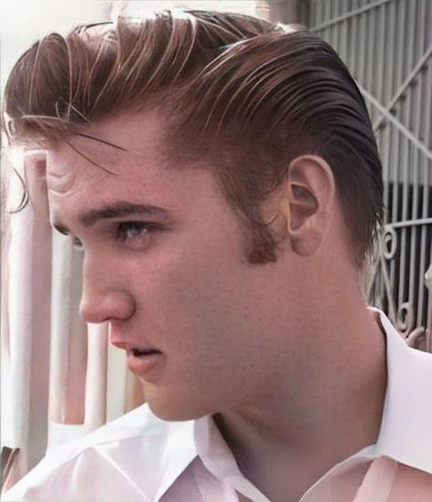 Elvis Haircut, Elvis Hairstyle, Elvis Presley Wallpaper, Elvis Wallpaper, Elvis And Me, Elvis Presley Images, Young Elvis, Elvis Presley Pictures, Elvis And Priscilla