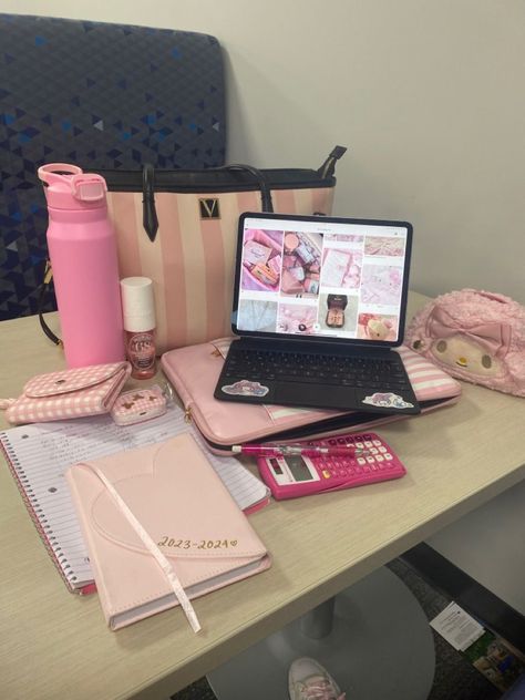 Pink Academia, Pretty School Supplies, School Goals, School Bag Essentials, Pink Lifestyle, Pink Life, Stylish Office, Study Motivation Inspiration, Pink Vibes