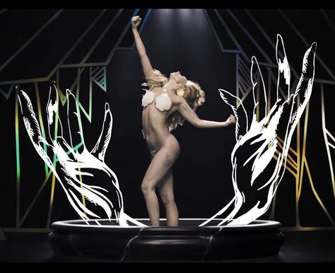 Lady gaga applause birth of venus hands Applause Lady Gaga, Lady Gaga Applause, Birth Of Venus, Born This Way, Golden Globes, American Singers, Lady Gaga, Harley Quinn, Style Icons