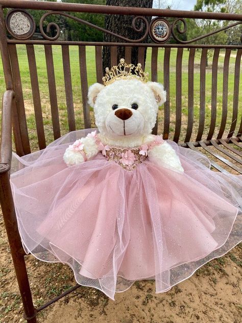 Ideal bear for your quinceanera party, it measures approximately 17" Each dress of our bears is custom designed matching the tone to the color of your quinceanera dress. It is worth mentioning that the tone of the fabric may vary, as well as the accessories (crown, earrings or necklace) If you need a more personalized bear or the same as your dress, it can also be made. Our specialty is satisfying our clients. You can contact us if you require a custom design. Contact: 817-443-7252 FB: Norma Vazquez Fashion Designer https://www.facebook.com/profile.php?id=100077462744454 Blush Tulle Dress, Rose Gold Quinceanera, Quinceanera Accessories, Quince Themes, Quinceanera Pink, Pink Quince, Quinceanera Dresses Gold, Quinceanera Decorations, Pretty Quinceanera Dresses