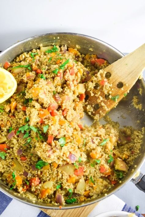 One Pot Moroccan Quinoa with Red Lentils | Yup, it's Vegan Moroccan Quinoa, Moroccan Spice Blend, Red Lentil Recipes, Gluten Free Entrees, Lentils And Quinoa, Quinoa Dishes, Lentils And Rice, Red Lentils, Ras El Hanout