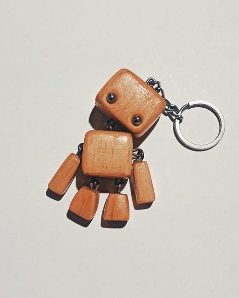 Wood Keychain Ideas, Scrap Wood Art, Handmade Hanger, Robot Craft, Paper Art Sculpture, Robot Sculpture, Woodworking Toys, Wood Keychain, Wooden Keychain