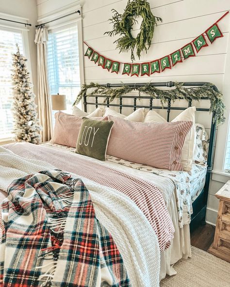 lakefrontfarmhouse Four Gables, Christmas Guest Room, Four Gables Farmhouse, Red And Green Christmas Tree, Chic Living Room Furniture, Holiday Bedroom, Christmas Cozy, Warm Bedroom, Red And Green Christmas