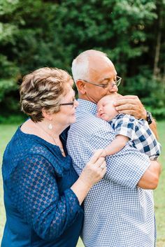 Grandkids Photography, Grandparents Photography, Extended Family Pictures, Extended Family Session, Extended Family Photography, Big Family Photos, Grandparent Photo, Extended Family Photos, Large Family Photos