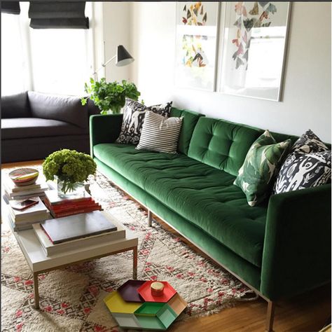 The Prettiest Coffee Tables Spotted On Instagram #refinery29  http://www.refinery29.com/coffee-table-instagram-photos#slide-6  Oh Happy Day's coffee table is a beautiful array of books and blooms.... Green Couches, Emerald Green Sofa, Green Couch, Casa Vintage, Comfy Couch, Green Sofa, Trendy Living Rooms, Sofa Colors, Living Room Green