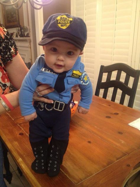 Adorable baby police costume Police Family Costume Ideas, Police Baby Costume, Police Kids Costume, Newborn Photography Police Officer, Kids Police Costume, Police Officer Costume Kids Boys, Police Baby, Police Outfit, Kids Police