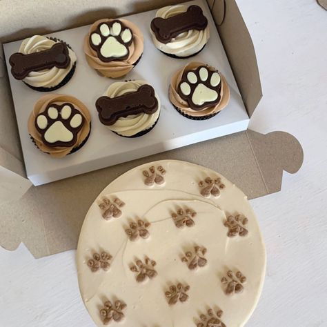 Dog Birthday Cake Aesthetic, Dog Party Cupcakes, Cupcake Dog Design, Birthday Cake For Dogs Design, Puppy Theme Cupcakes, Dog Birthday Party Aesthetic, Pet Bakery Ideas, Pet Cakes For Dogs, Dog Themed Desserts